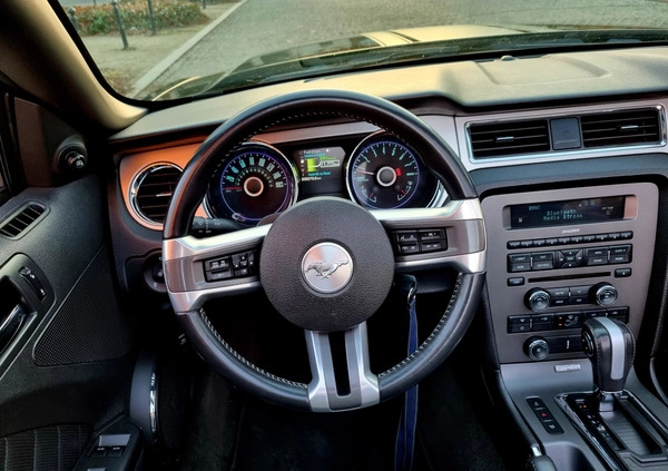 Ford Mustang cena 69000 przebieg: 208000, rok produkcji 2014 z Luboń małe 277